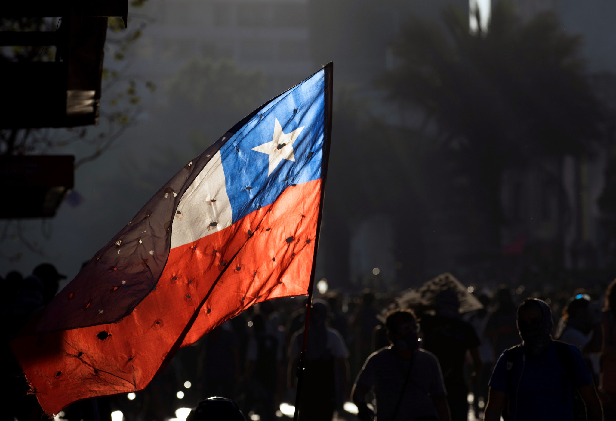 sokak gösterisinde Şili bayrağı