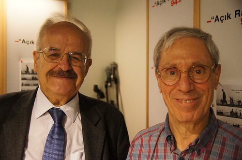 Aydnıoğlu ve Ömer Madra Açık Radyo stüdyosunda