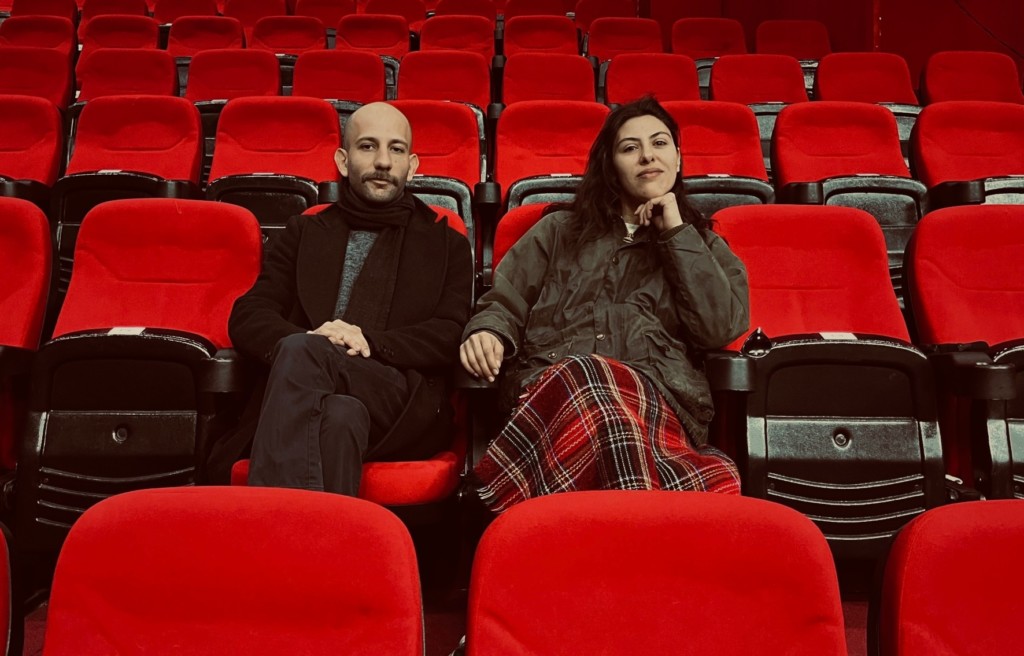 Ali Tansu Turhan ve Burcu Uğuz sinema salonunda.