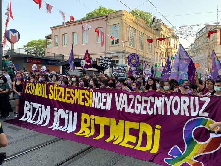 İstanbul Sözleşmesi eylemi için barikat kurularak yürüyüşe izin verilmedi
