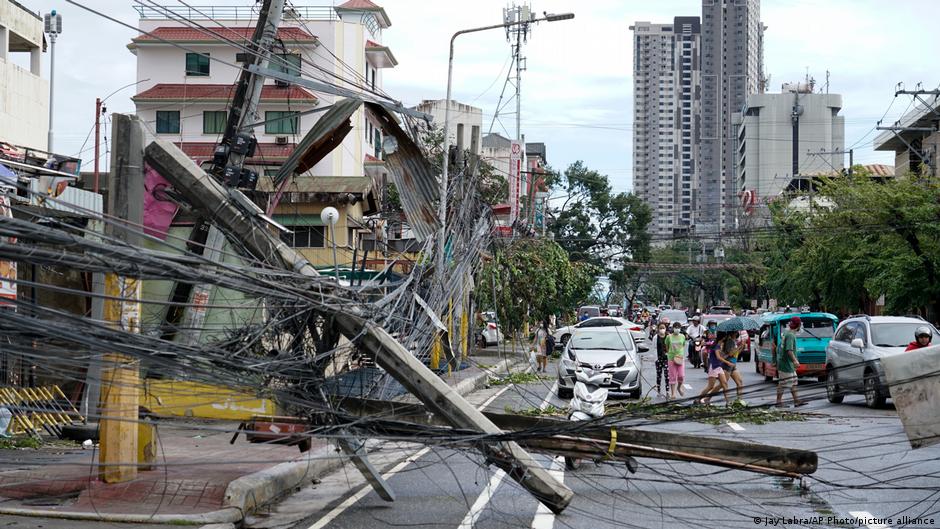 Fırtına, yaklaşık 1 milyon kişiye ev sahipliği yapan Cebu şehri gibi büyük nüfus merkezlerini de vurdu. / Kaynak: Jay Libra / AP)