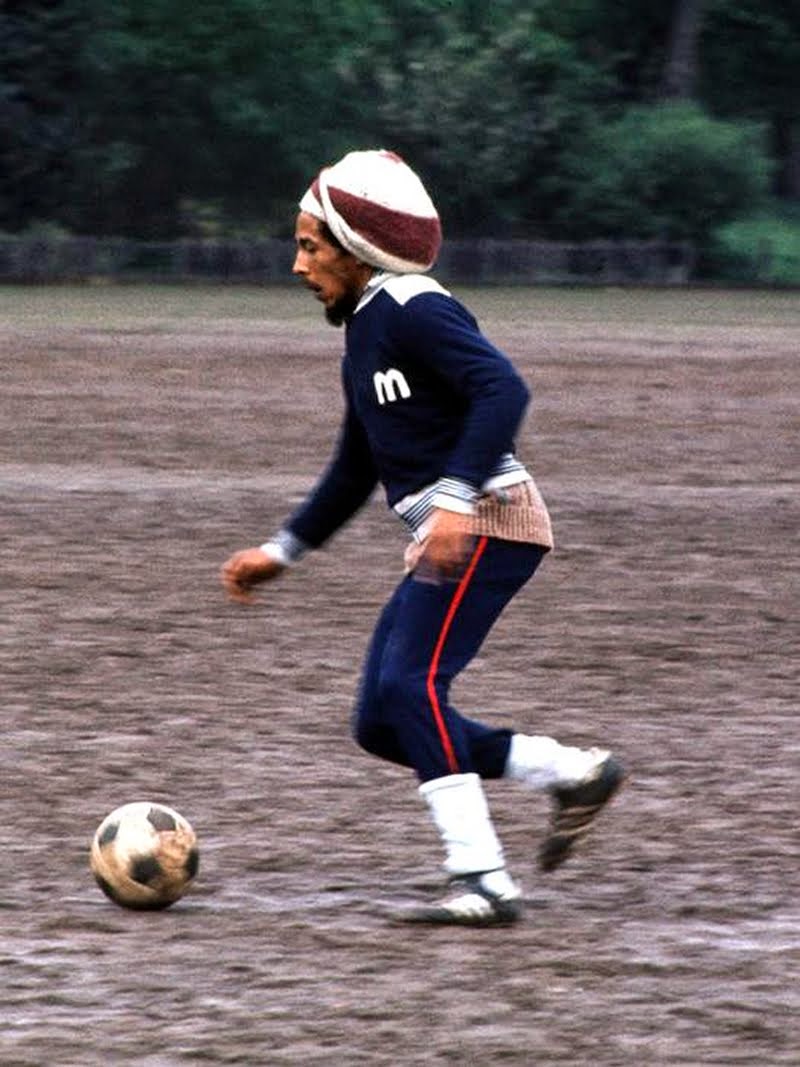 “Müzisyen olmasam futbolcu olmak isterdim.” - Futbol oynayan Marley