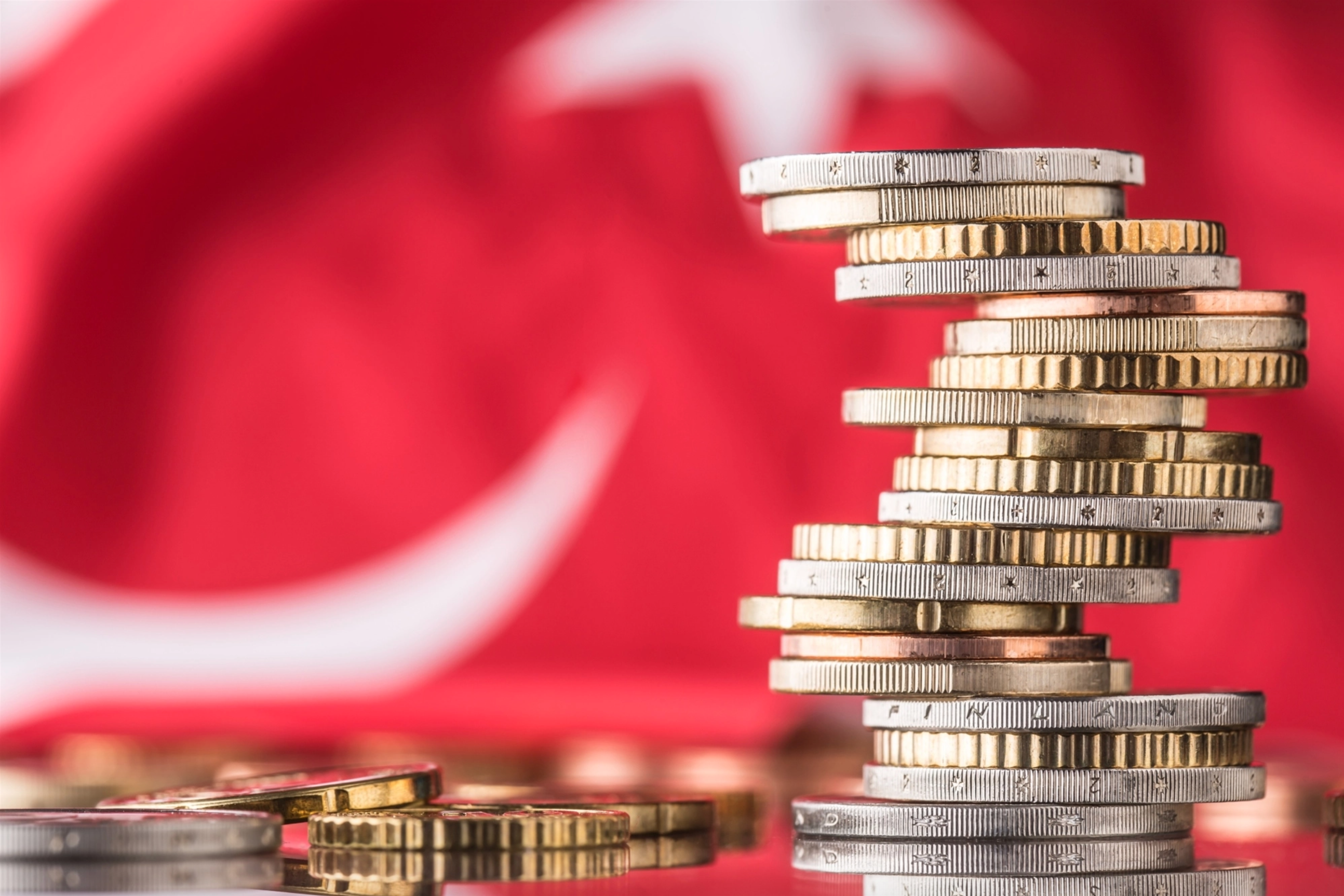 Türk bayrağı ve bozuk paralar