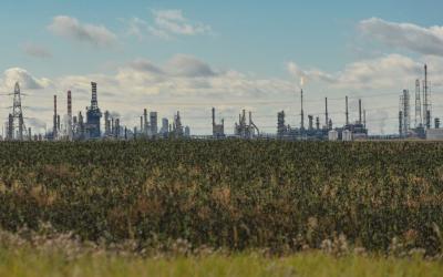 2020'de fosil yakıt kirliliği, COVID-19'dan üç kat daha fazla insanı öldürdü. Fotoğraf: Artur Widak / NurPhoto / Getty