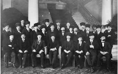 Konferanstaki Türk heyeti, 1923 (İsmet İnönü ön sırada, soldan dördüncü)