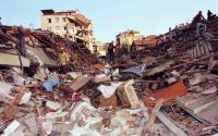 1999 Depremi ardından, İstanbul'da yıkılan bir alan.