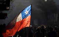 sokak gösterisinde Şili bayrağı
