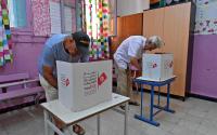 Oy veren Tunus vatandaşları