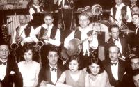 Cumhuriyetin ilk yıllarında Beyoğlu'nda bir gece kulübünden müzisyenler...