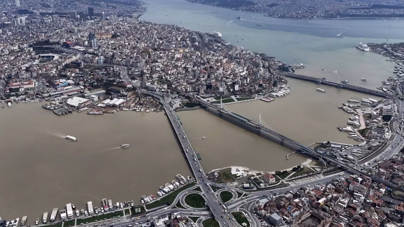 "Kuralsız yapılaşmayı engelleyerek kentin afetlere karşı kırılganlığını azaltmak zorundayız"