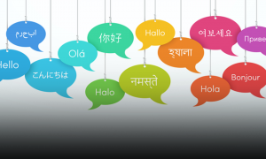 konuşma baloncukları içinden farklı dillerde "merhaba"