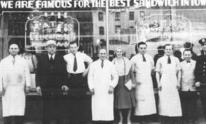 1888 New York'undan bir Yahudi şekerleme dükkanı