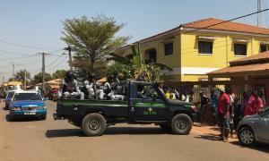 Gine-Bissau askerleri, Gine-Bissau'nun başkenti Bissau'nun sokaklarında 7 Şubat 2022