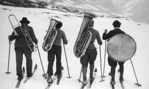 Kayak takımlarıyla müzisyenler