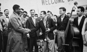 Maffy Falay'ın Dizzy Gillespie'yı 1956 yılında Ankara'da karşılaması