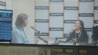 Lale Mansur ve İlksen Mavituna Açık Radyo'da.